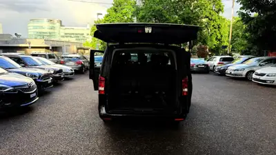 Mercedes-Benz V 220 d Avantgarde — Monospace 7 places, diesel économique — Miniatur 7