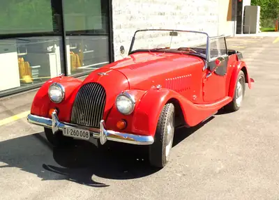 Morgan 4/4 Competition Ford 1600 GT — Roadster britannique rétro, 42'630 km d'histoire — vista esterna
