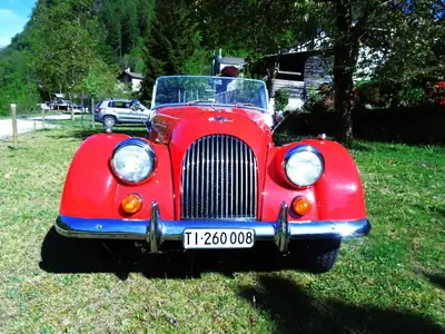 Morgan 4/4 Competition Ford 1600 GT — Roadster britannique rétro, 42'630 km d'histoire — interni