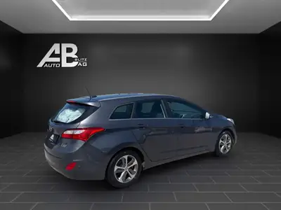 Hyundai i30 Wagon 1.6 CRDi — Monospace pratique, moteur efficace, entretien à jour — Armaturenbrett