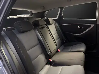 Hyundai i30 Wagon 1.6 CRDi — Monospace pratique, moteur efficace, entretien à jour — Miniatur 13