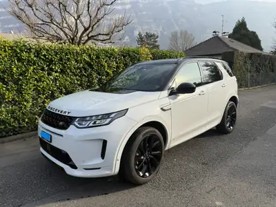 Land Rover Discovery Sport 2.0 Si4 R-Dynamic — 7 places, motorisation hybride essence et 4x4 intégral — Außenansicht