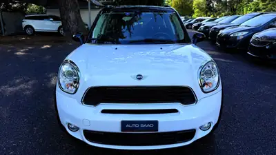 MINI Countryman Cooper S ALL4 — SUV compact dynamique, 4 roues motrices, 184 ch — vista esterna