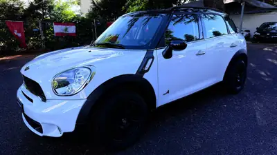 MINI Countryman Cooper S ALL4 — SUV compact dynamique, 4 roues motrices, 184 ch — vista posteriore
