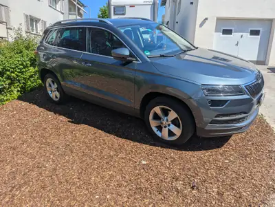 Skoda Karoq 1.6 TDI — SUV compact fiable, sans sinistre, faible consommation — exterior view