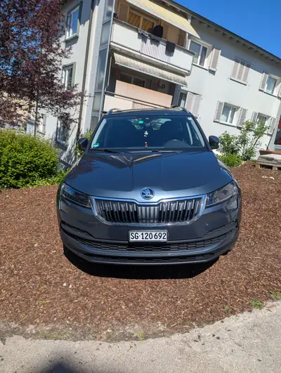 Skoda Karoq 1.6 TDI — SUV compact fiable, sans sinistre, faible consommation — rear view