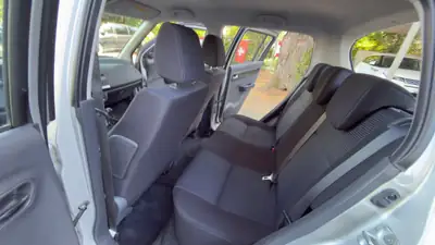 Suzuki Swift 1.3i 16V GL Top Piz Sulai LE 4x4 — Citadine polyvalente 4x4, 81'000 km — Miniatura 9