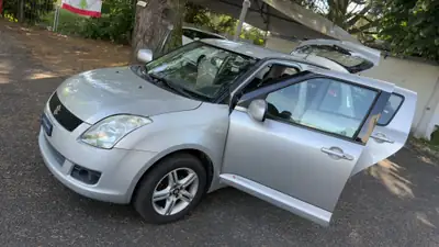 Suzuki Swift 1.3i 16V GL Top Piz Sulai LE 4x4 — Citadine polyvalente 4x4, 81'000 km — Miniatura 13