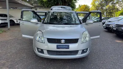 Suzuki Swift 1.3i 16V GL Top Piz Sulai LE 4x4 — Citadine polyvalente 4x4, 81'000 km — Miniatura 15