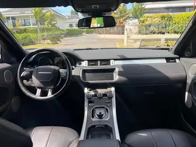 Range Rover Evoque 2.0 Si4 Pure — SUV compact premium, 241 ch et sièges chauffants — Miniature 11