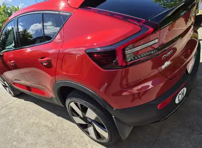 Volvo C40 E80 Ultimate AWD — SUV électrique performant, très faible kilométrage — interni