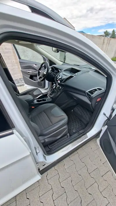 Ford Kuga 1.6 EcoBoost Titanium — SUV polyvalent, 101'000 km, tout-terrain fiable — Miniature 11