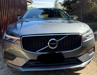 Volvo XC60 2.0 T5 Momentum AWD — SUV premium 250 ch, traction intégrale, sans sinistre — vue extérieure
