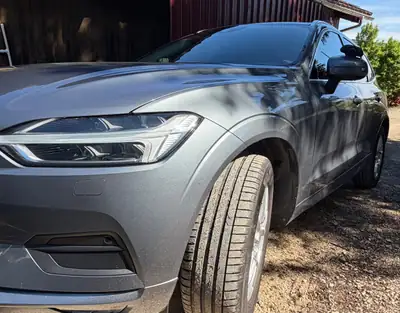 Volvo XC60 2.0 T5 Momentum AWD — SUV premium 250 ch, traction intégrale, sans sinistre — côté