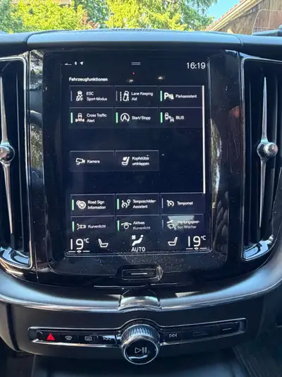 Volvo XC60 2.0 T5 Momentum AWD — SUV premium 250 ch, traction intégrale, sans sinistre — Miniature 15