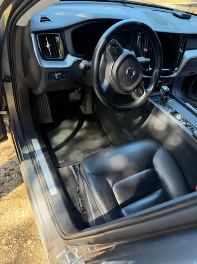 Volvo XC60 2.0 T5 Momentum AWD — SUV premium 250 ch, traction intégrale, sans sinistre — Miniature 19