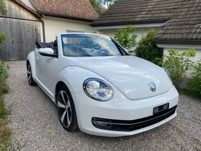 VW Beetle Cabrio 1.4 TSI Sport — Décapotable mythique, entretien à jour & faible kilométrage — vista esterna
