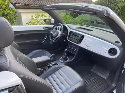 VW Beetle Cabrio 1.4 TSI Sport — Décapotable mythique, entretien à jour & faible kilométrage — cruscotto