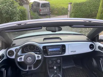 VW Beetle Cabrio 1.4 TSI Sport — Décapotable mythique, entretien à jour & faible kilométrage — Miniatura 8