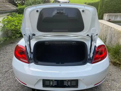 VW Beetle Cabrio 1.4 TSI Sport — Décapotable mythique, entretien à jour & faible kilométrage — Miniatura 12