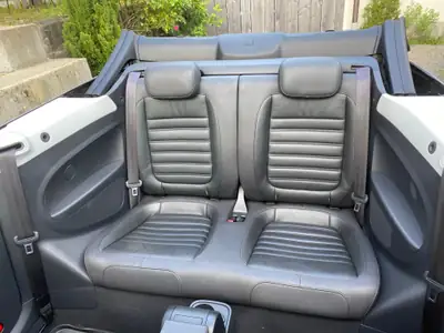 VW Beetle Cabrio 1.4 TSI Sport — Décapotable mythique, entretien à jour & faible kilométrage — Miniatura 10