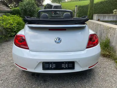 VW Beetle Cabrio 1.4 TSI Sport — Décapotable mythique, entretien à jour & faible kilométrage — Miniatura 18