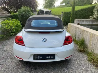 VW Beetle Cabrio 1.4 TSI Sport — Décapotable mythique, entretien à jour & faible kilométrage — Miniatura 17