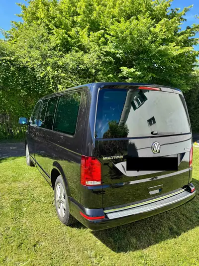 VW Multivan T6.1 2.0 TDI 150 4Motion — Monospace familial 7 places, 4x4 intégral — Heckansicht