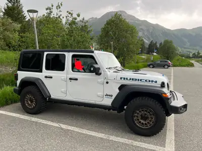 Jeep Wrangler 2.0 Un120 PHEV Unlimited — SUV hybride rechargeable, 14'000 km seulement — côté