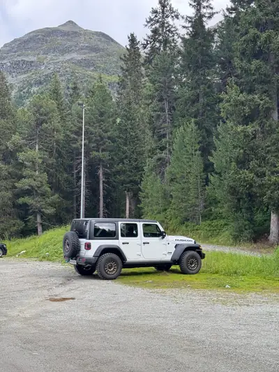 Jeep Wrangler 2.0 Un120 PHEV Unlimited — SUV hybride rechargeable, 14'000 km seulement — intérieur