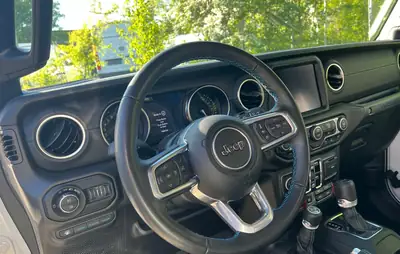 Jeep Wrangler 2.0 Un120 PHEV Unlimited — SUV hybride rechargeable, 14'000 km seulement — Miniature 7