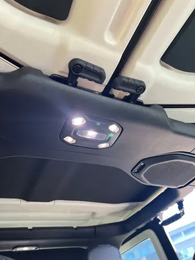 Jeep Wrangler 2.0 Un120 PHEV Unlimited — SUV hybride rechargeable, 14'000 km seulement — Miniature 10