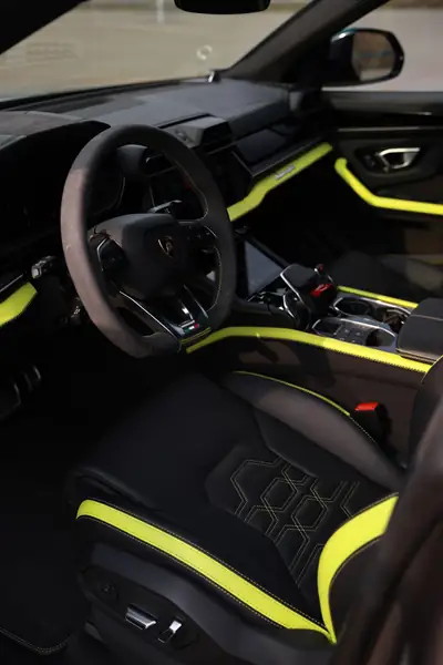 Lamborghini Urus SE 2025 — Le SUV hybride haute performance, 28'000 km seulement — Detail