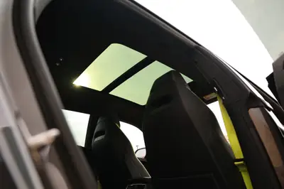 Lamborghini Urus SE 2025 — Le SUV hybride haute performance, 28'000 km seulement — Innenraum