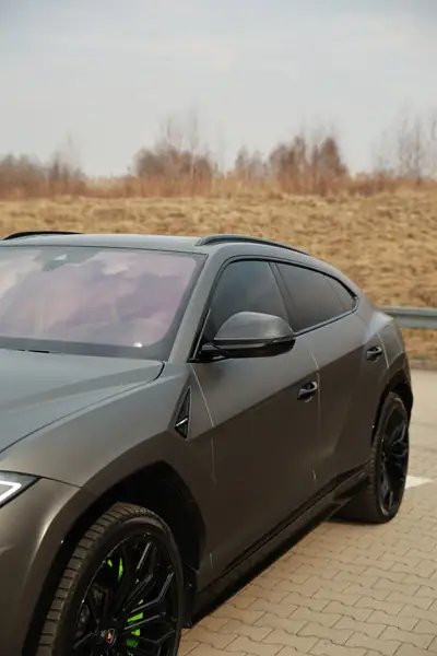 Lamborghini Urus SE 2025 — Le SUV hybride haute performance, 28'000 km seulement — Miniatur 10