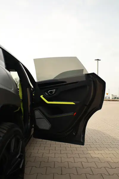 Lamborghini Urus SE 2025 — Le SUV hybride haute performance, 28'000 km seulement — Miniatur 14