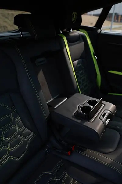 Lamborghini Urus SE 2025 — Le SUV hybride haute performance, 28'000 km seulement — Miniatur 13