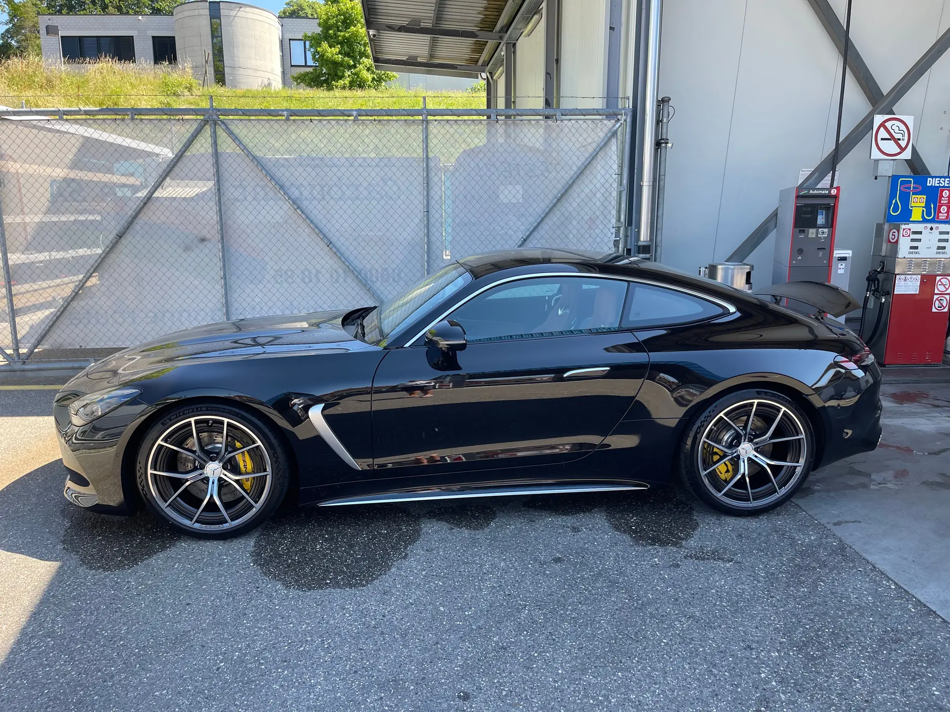 Mercedes-AMG GT 63 4MATIC+ — Coupé sportif d'exception, 20'000 km seulement — vista esterna
