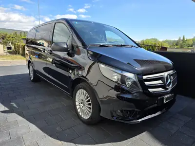 Mercedes-Benz Vito Tourer Family 4x4 — 8 places, toit panoramique, 60'000 km seulement — vue extérieure