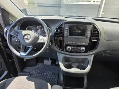 Mercedes-Benz Vito Tourer Family 4x4 — 8 places, toit panoramique, 60'000 km seulement — tableau de bord