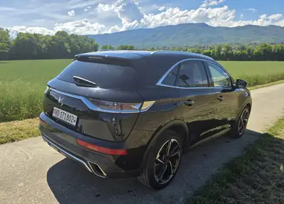 DS7 Crossback 2.0 BlueHDi 180 — Prestige français, équipements premium et entretien impeccable — arrière