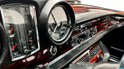 Mercedes-Benz 280 SE Coupé 1970 — Légende S-Klasse, 200 ch, histoire garantie — tableau de bord