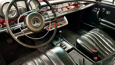 Mercedes-Benz 280 SE Coupé 1970 — Légende S-Klasse, 200 ch, histoire garantie — intérieur