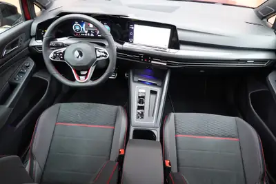 VW Golf 2.0 TSI GTI Clubsport — 301 ch, technologie IQ Light et freinage haute performance — Miniature 11