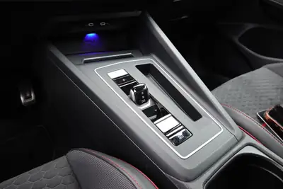 VW Golf 2.0 TSI GTI Clubsport — 301 ch, technologie IQ Light et freinage haute performance — Miniature 22