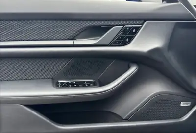 Porsche Taycan 4S Turbo 680 ch — Électrique haute performance, 83 000 km — Thumbnail 14