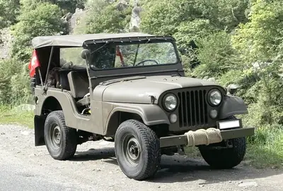 Jeep CJ-5 Kaiser 1970 — Légendaire 4x4 Militaire en État Veteran « Très Bon » — vue extérieure