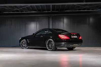 Mercedes-Benz SL 63 AMG Speedshift — Cabriolet haute performance, 585 ch et toit panoramique — side view