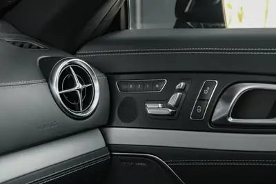 Mercedes-Benz SL 63 AMG Speedshift — Cabriolet haute performance, 585 ch et toit panoramique — Thumbnail 23