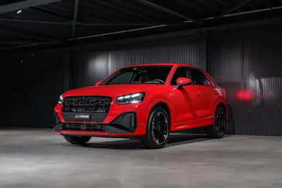 Audi Q2 35 TFSI S line — SUV compact sportif, kilométrage faible, garantie constructeur — interior
